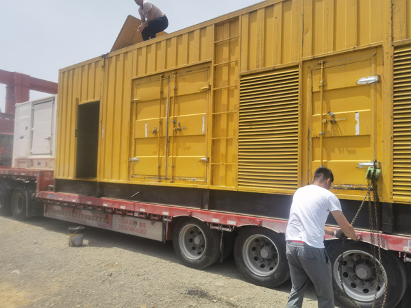 恩平除了负载情况和发动机维护，还有哪些因素会影响 200kw 柴油发电机的油耗？