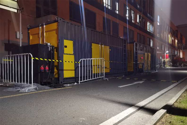 恩平柴油发电机组的输出电压是如何调节的？